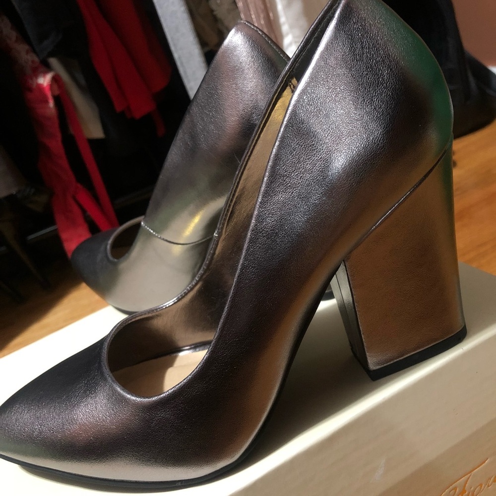 Gunmental Metallic Pump Size: US 7.5